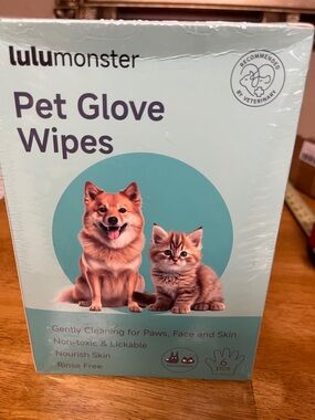 New in box Pet Glove Wipes - Gentle Mint Green Pet Grooming Wipes